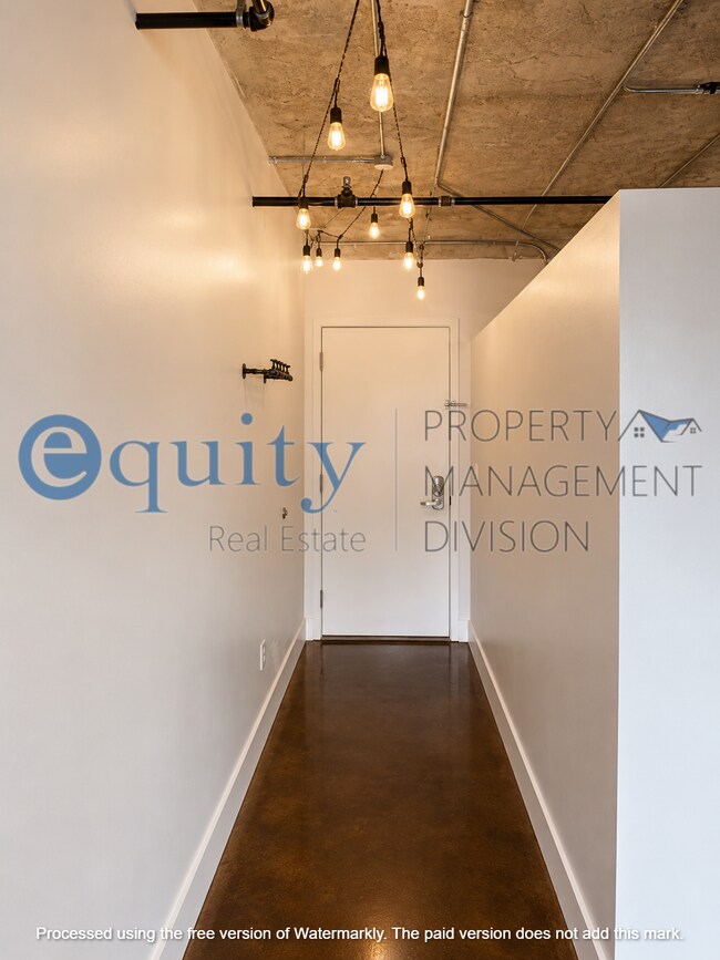 Building Photo - 328 W 200 S