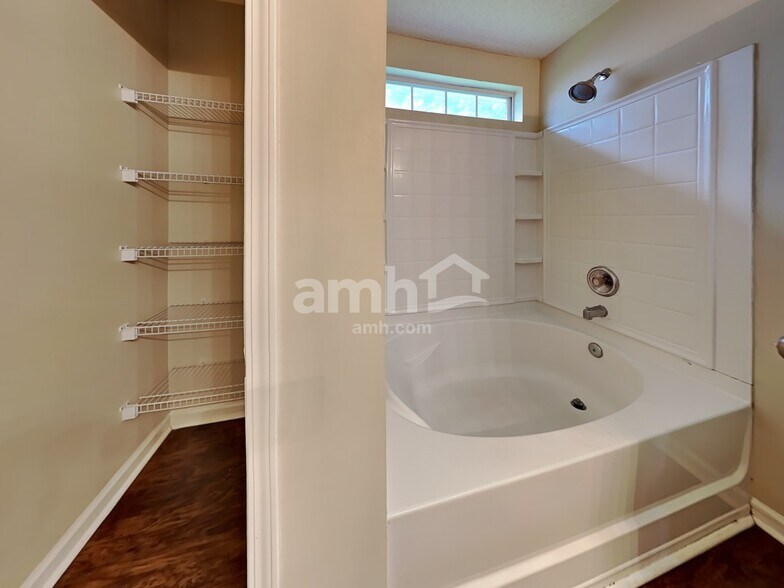 Building Photo - 108 Elbow Cir