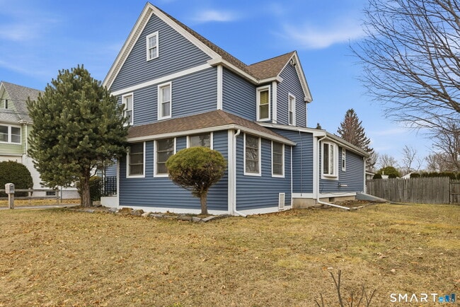 Building Photo - 44 E Cedar St