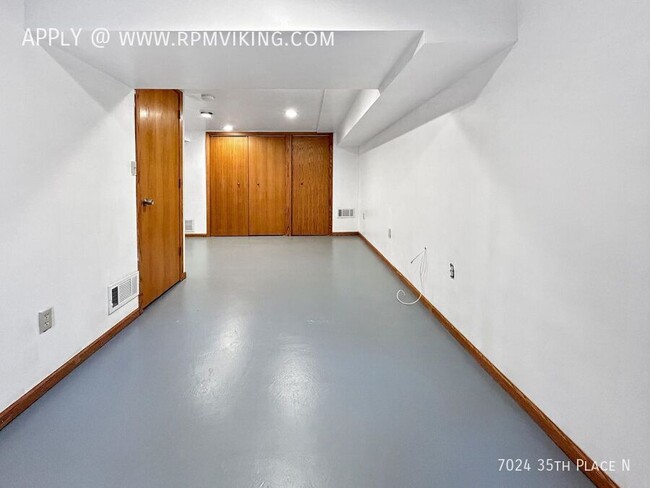 Building Photo - 3br 2ba 2cg ~ Security Deposit Free Altern...