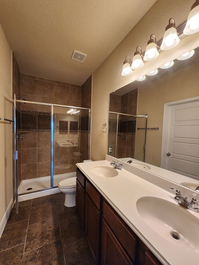 Building Photo - Walk to Historic Gruene / Fridge Included/ Gas Cooking / Fenced in Yard / CISD