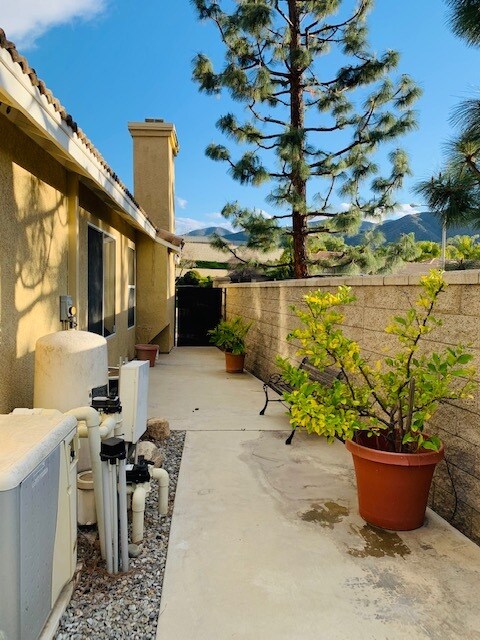 Building Photo - 973 Naples Dr