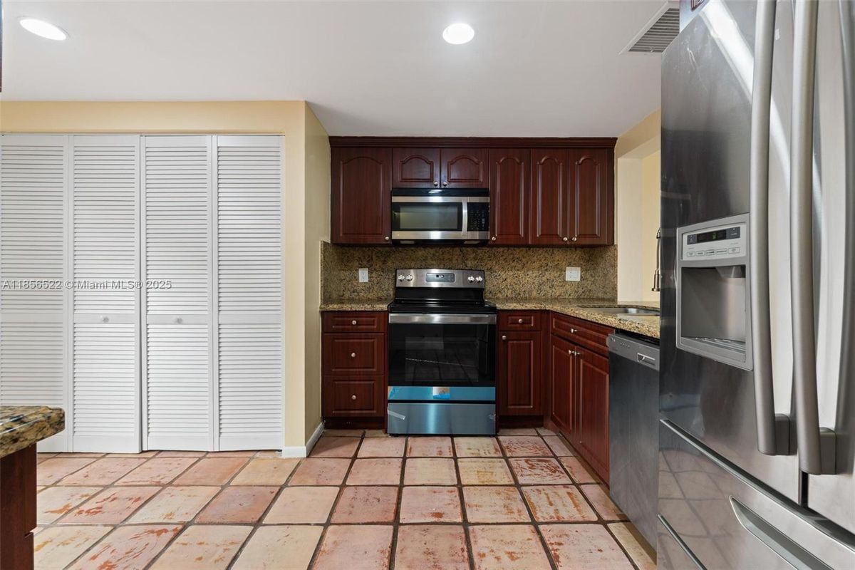 Building Photo - 4651 NW 90th Ave