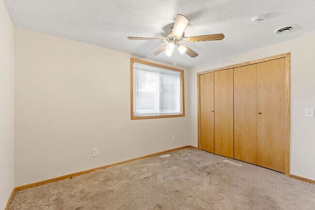 Building Photo - Modern 2-Bedroom Apartment in Hale with Fireplace, Soaking Tub & Premium Amenities