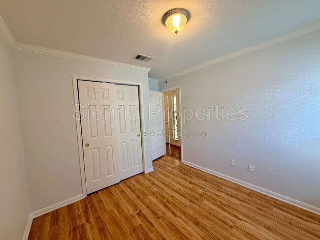Building Photo - 1517 Hawk Dr