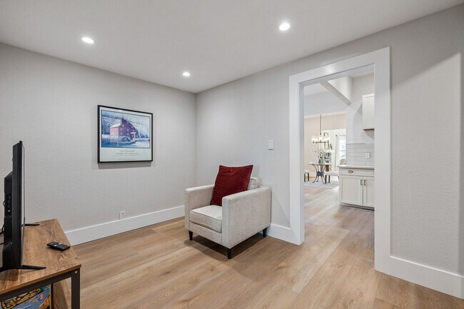 Building Photo - 115 Cuvier St