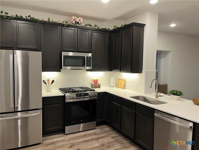 Building Photo - 124 Rollingwood Dr