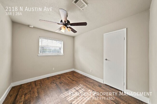 Building Photo - 2118 N Austin Ave
