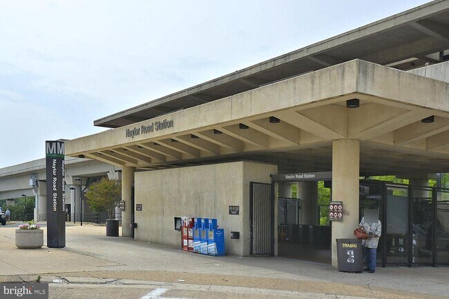 Building Photo - 2107 Fort Davis St SE