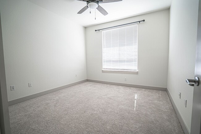 Building Photo - COMING SOON! 1 Bedroom Condo for Rent in the Madisons!