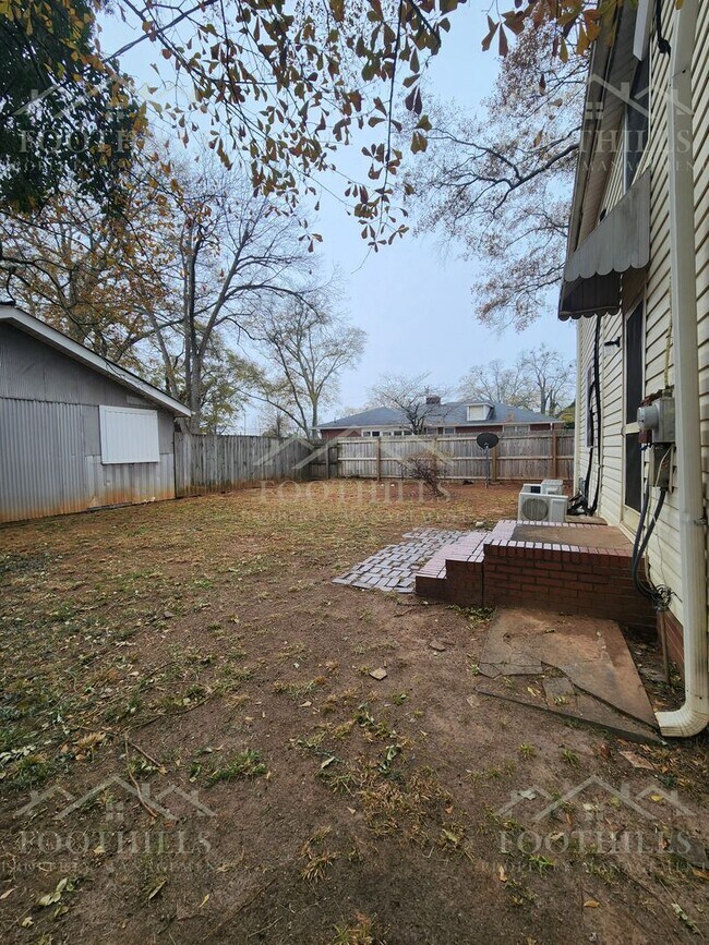 Building Photo - 202 William St