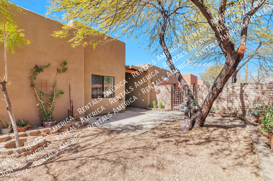 Building Photo - 1711 N Baxter Dr