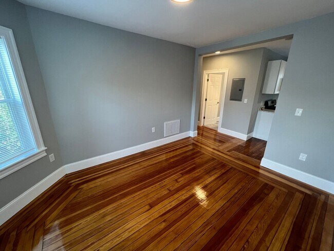 Building Photo - 9/1 Brand new renovation 4BR/2BA in Porter Sq! w/d in unit!