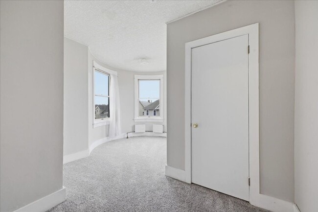 Building Photo - Spacious Victorian, over 2400 sq ft