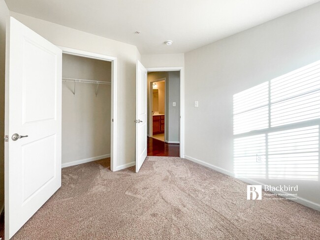 Building Photo - 3815 Hansberry Ct NE