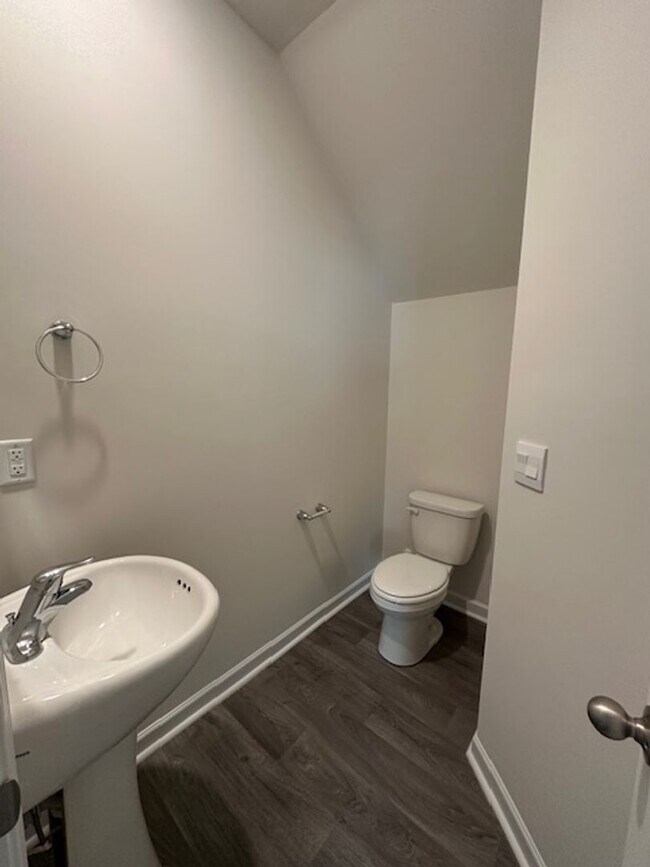 Building Photo - Graham