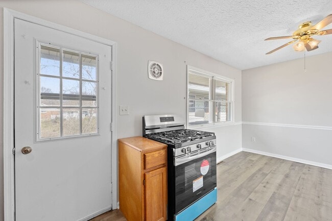 Building Photo - Summerside Ohio- 3 bed, 1 bath, Fenced Yard & Car Port