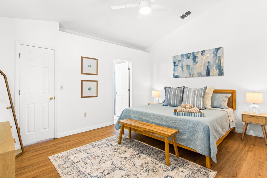 Building Photo - 2470 Compass Pointe Dr