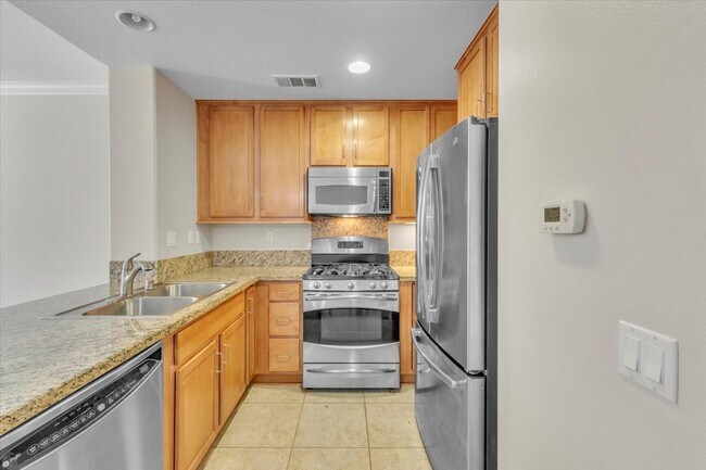 Building Photo - 28687 N Pietro Dr