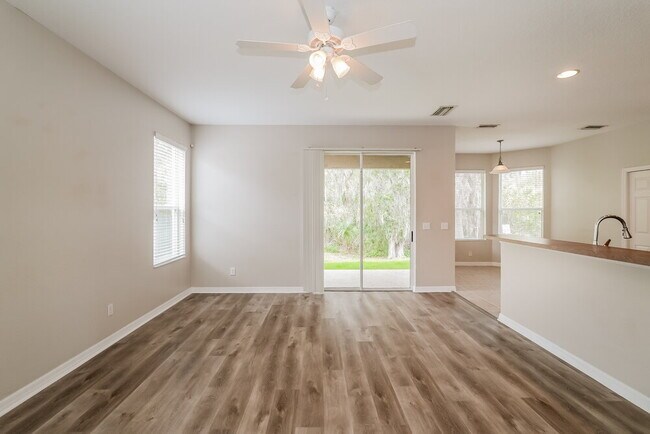 Building Photo - 6322 36th Ct E