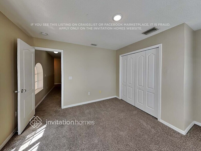 Building Photo - 3215 43rd Ave E