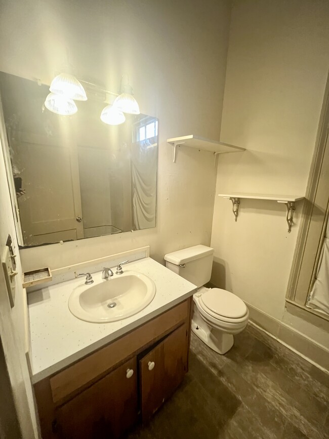 Building Photo - 820 7th Ave N