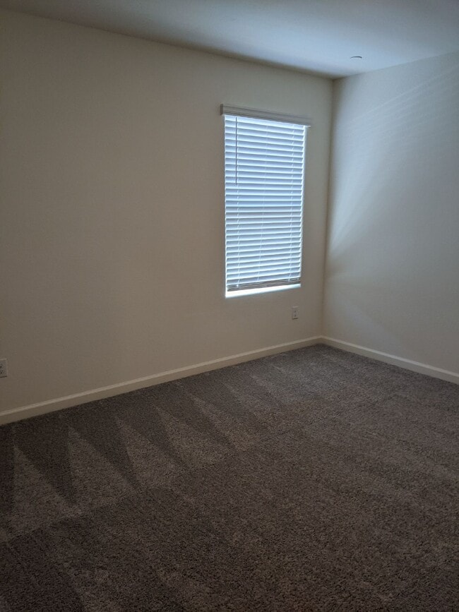 Building Photo - Ready Now! Beautiful Two Story Home in Nor...