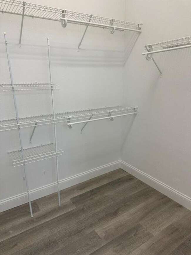 Building Photo - Completely remodeled 4 Bedroom 2 Bath sing...
