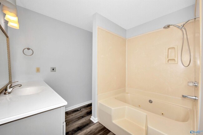 Building Photo - 109 Briargate Ln
