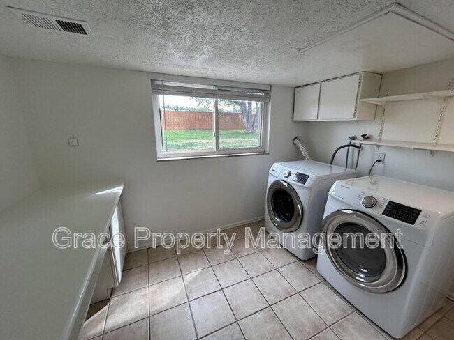 Building Photo - 9954 W Maryland Dr