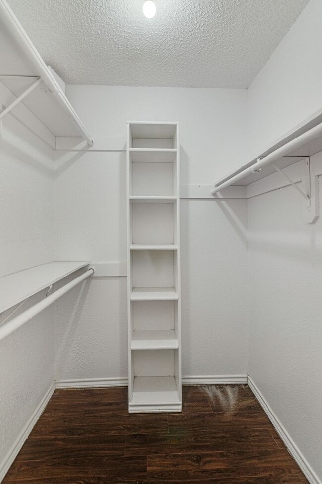 Building Photo - Updated 2022