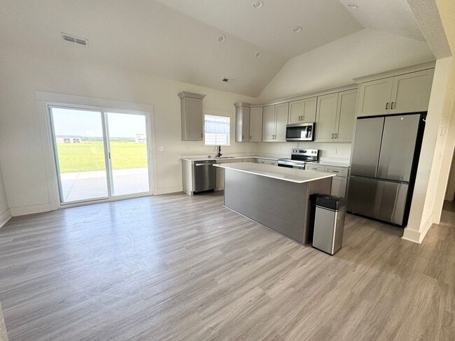Building Photo - 477 N Trotman Rd