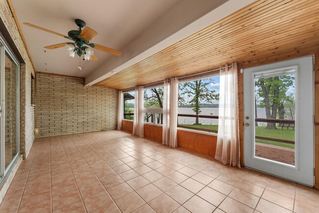 Building Photo - 471 Parkside Dr