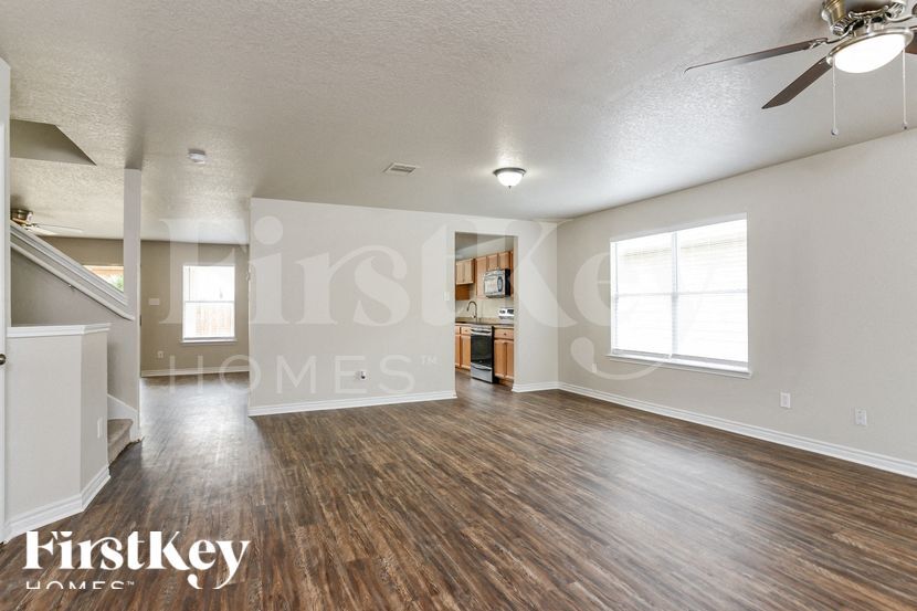 Building Photo - 11335 Saratoga Coach