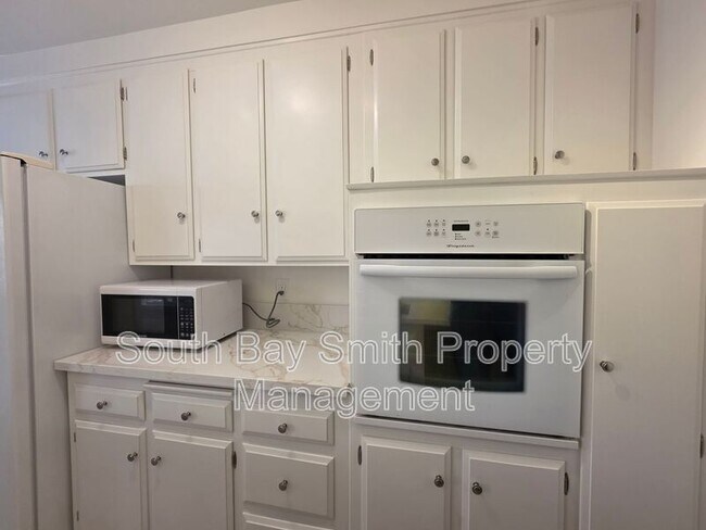 Building Photo - 8710 Delgany Ave