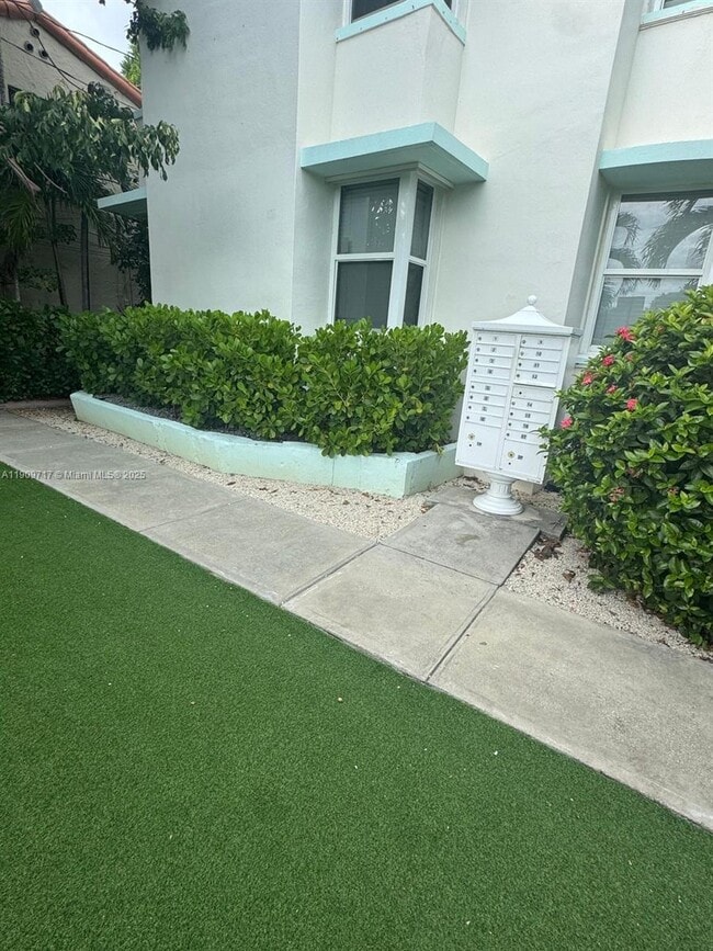 Building Photo - 315 W 28th St