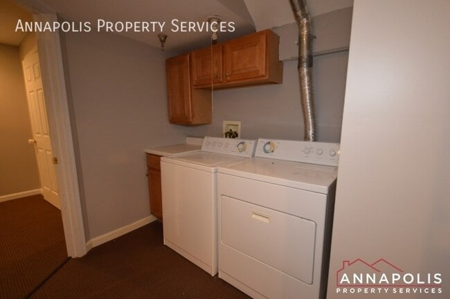 Building Photo - 546 Francis Nicholson Way