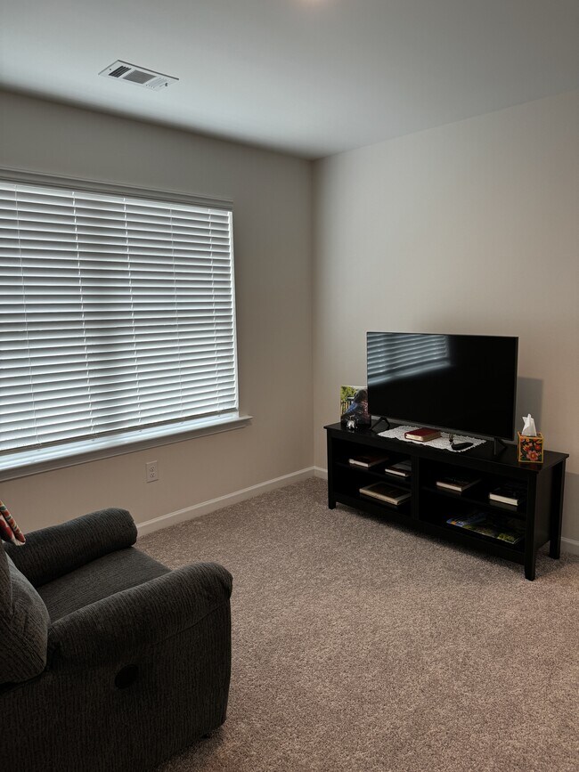 Building Photo - 230 Pedric Dr