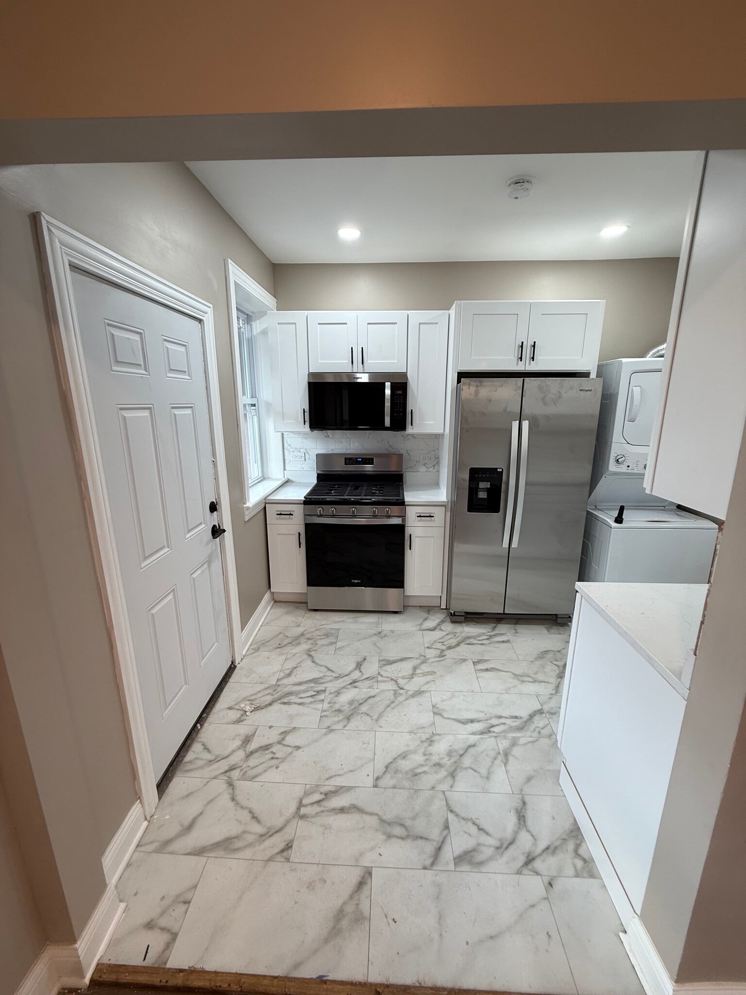 Kitchen - 1629 W Granville Ave