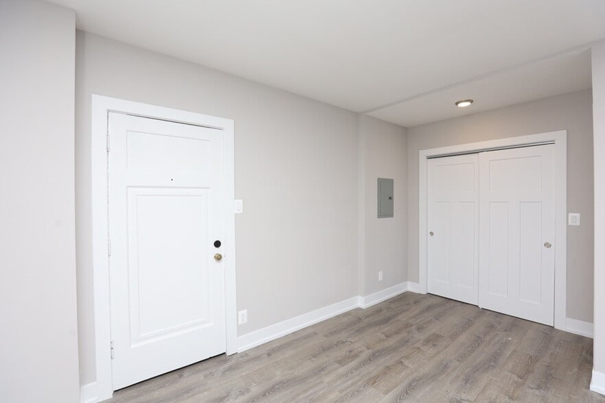 Building Photo - 4551 N Damen Ave