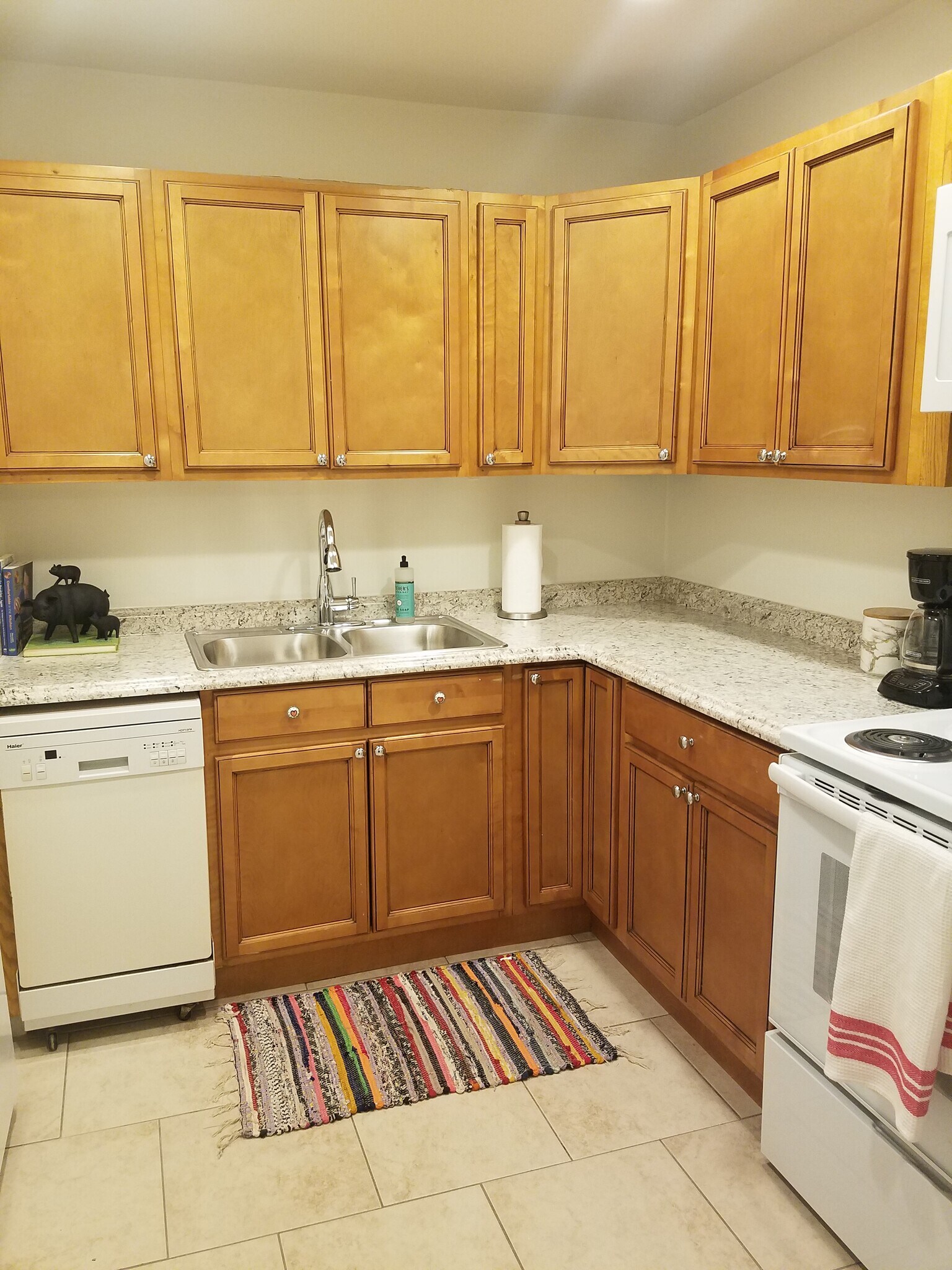 Building Photo - 161 Melrose Ave