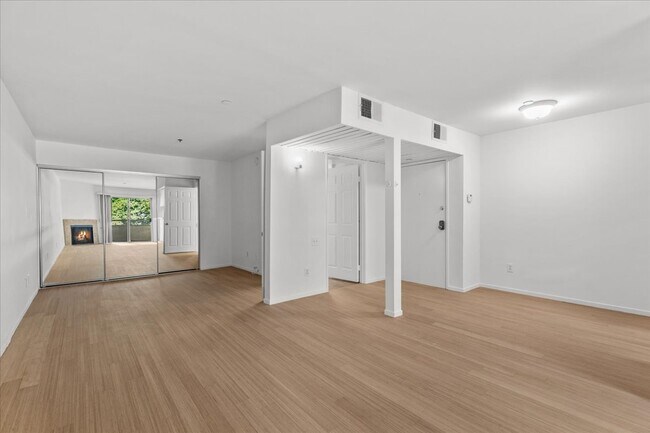 Building Photo - 10960 Ashton Ave