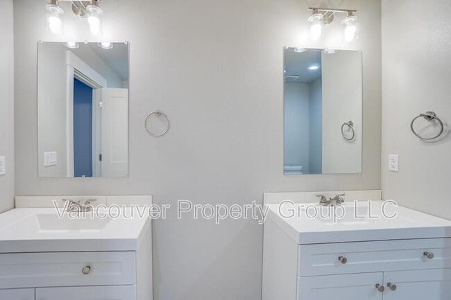 Building Photo - 2429 NE 54th St