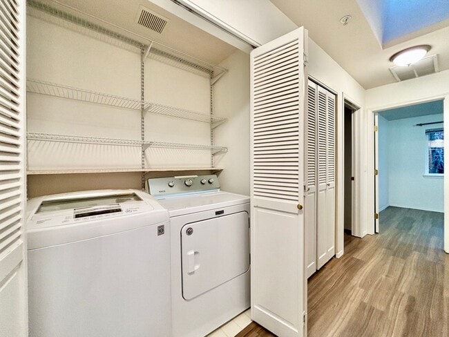 Building Photo - Convenience at Your Doorstep – Townhome for Rent in Newcastle