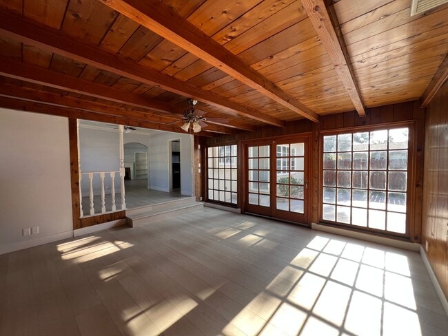 Building Photo - Burbank 3 bedroom 2 bathroom house for ren...