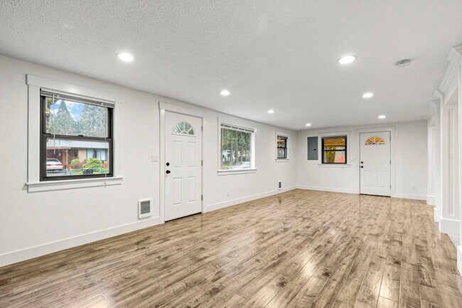 Building Photo - 18605 NE Everett Ct