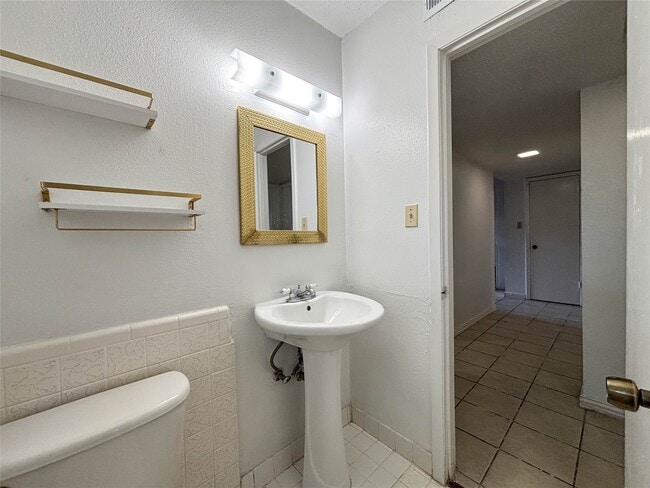 Building Photo - 7206 S Gessner Rd