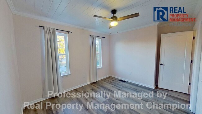 Building Photo - Beautifully Updated Home Featuring Fenced Yard and Hot Tub