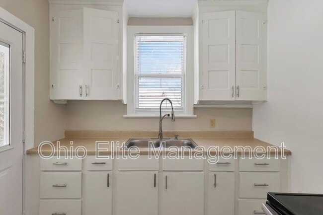 Building Photo - 775 S 17th St