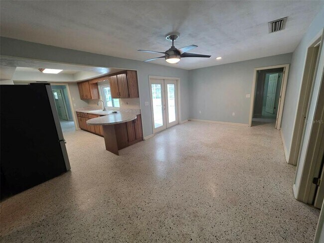 Building Photo - 25601 Laylaine Dr